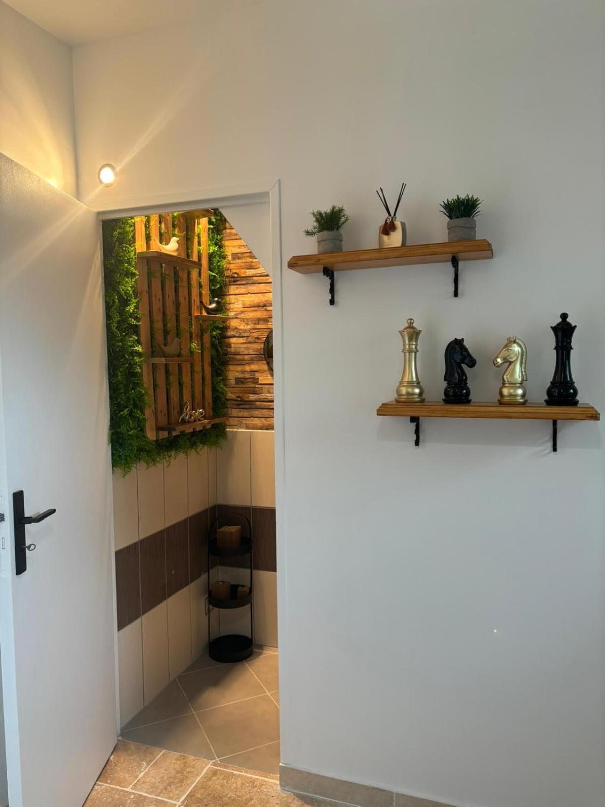 Le 911 Hotel Nazelles-Negron ภายนอก รูปภาพ