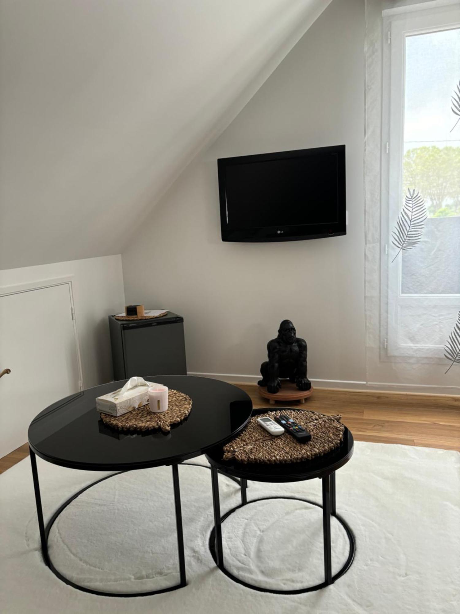Le 911 Hotel Nazelles-Negron ภายนอก รูปภาพ