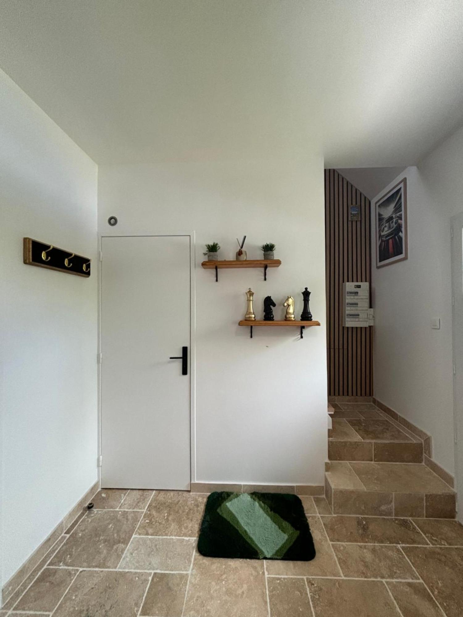 Le 911 Hotel Nazelles-Negron ภายนอก รูปภาพ