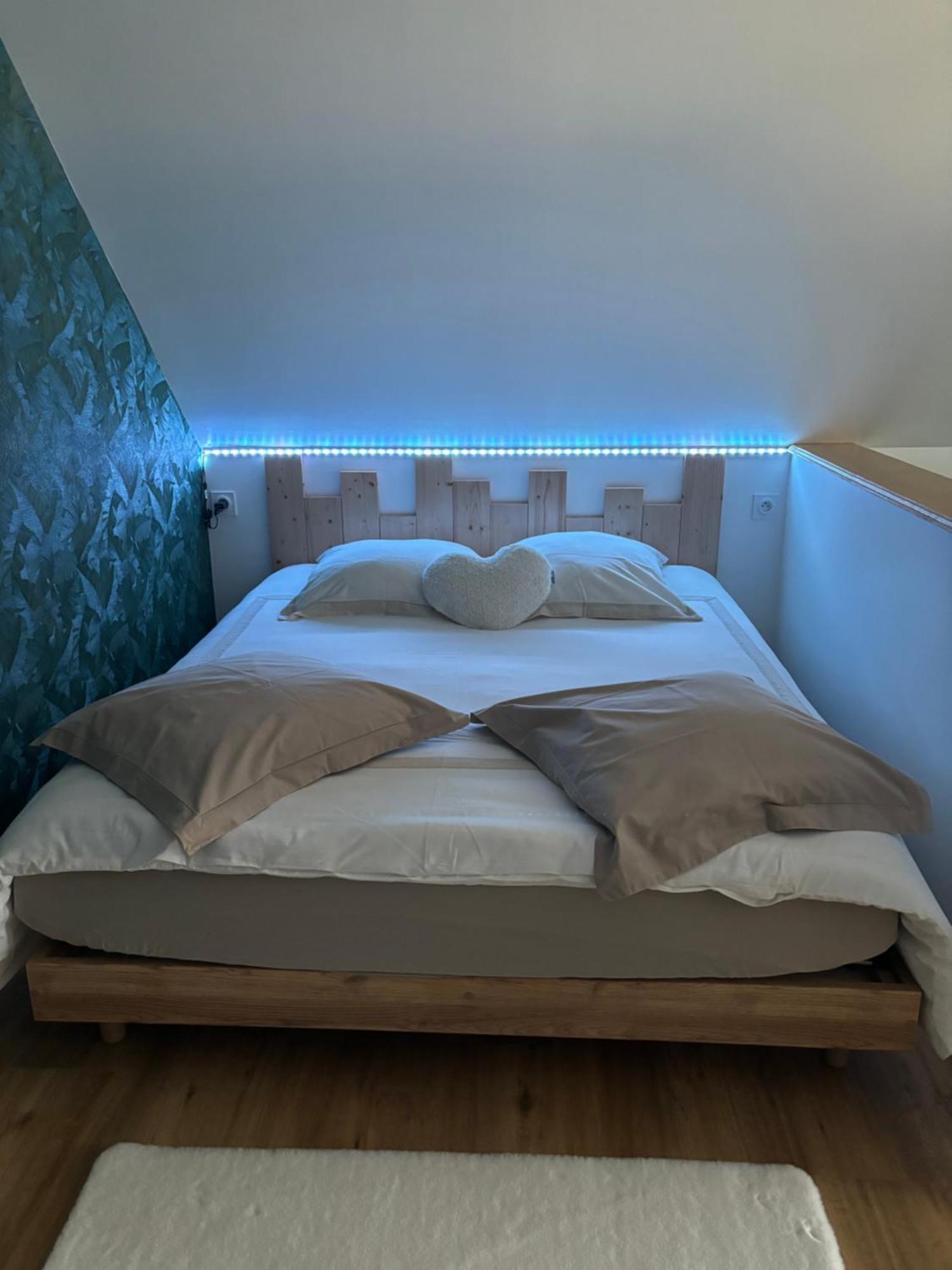 Le 911 Hotel Nazelles-Negron ภายนอก รูปภาพ